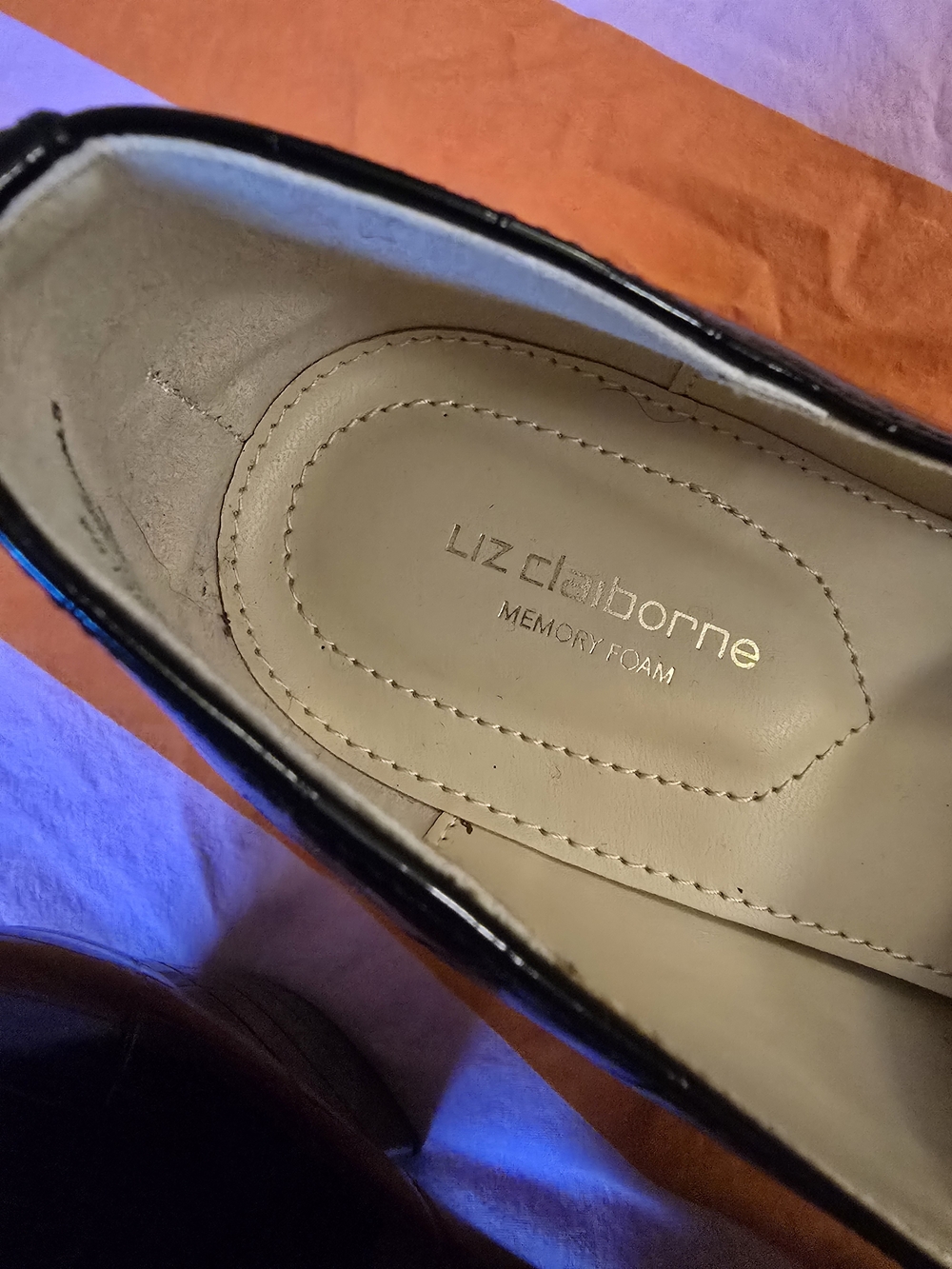 Liz Claiborne Black Croc-Embossed Loafers with Gold LC Chain - Picture 2 of 8